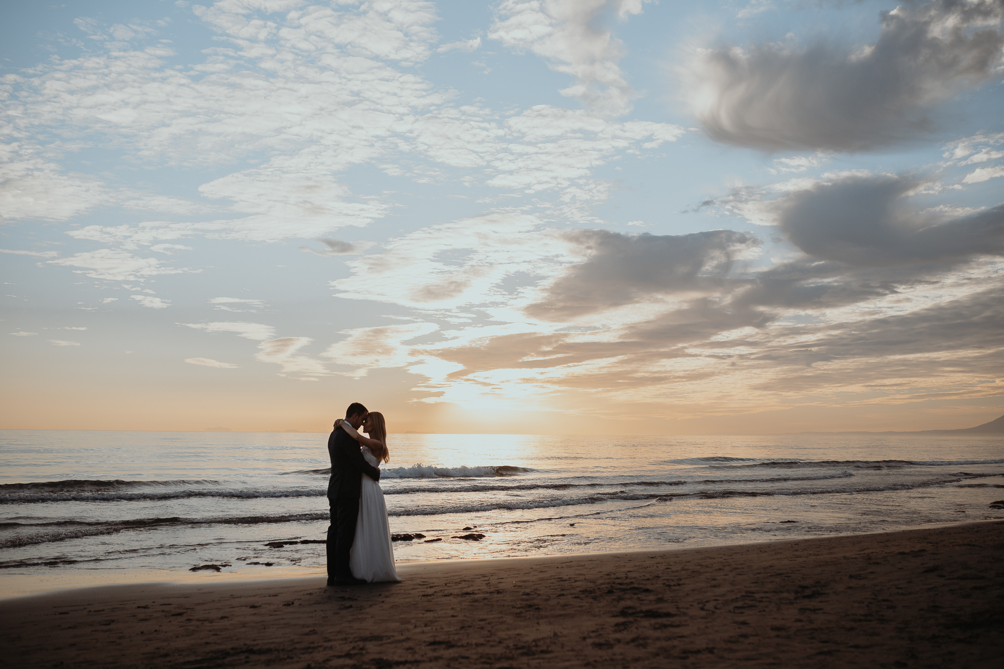 Sesja poślubna Ewy i Gabriela na plaży w Cabopino w Hiszpanii